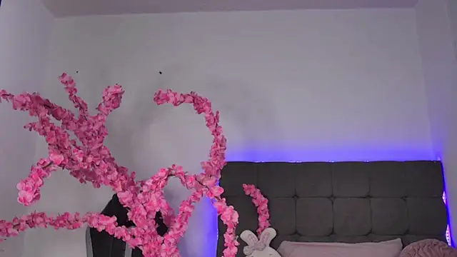 Snapshot of AmandaBrooks_18 chatting on November 20, 12:55 am AmandaBrooks 18 online show from November 20, 12:55 am