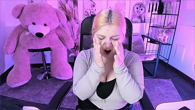 DiaAngell online show from November 30, 6:12 pm