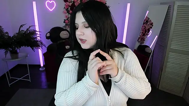 Snapshot of DiaAngell chatting on June 20, 7:49 pm DiaAngell online show from June 20, 7:49 pm