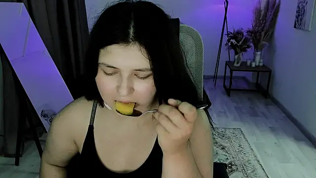 Snapshot of DiaAngell chatting on July 29, 8:29 pm DiaAngell online show from July 29, 8:29 pm