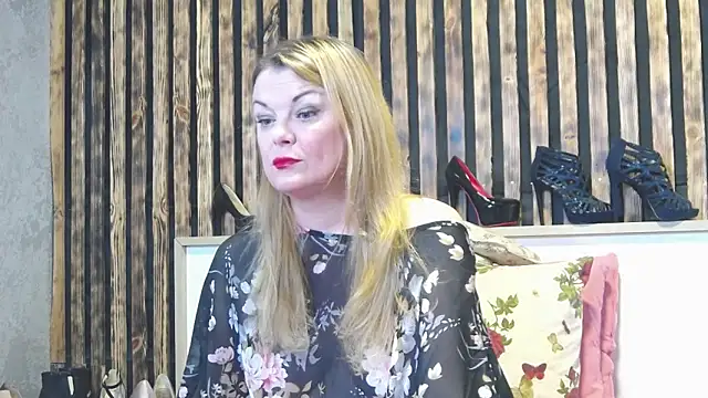 Snapshot of Kisi_Lovi chatting on June 3, 3:42 am Kisi Lovi online show from June 3, 3:42 am