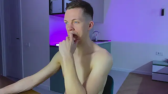 max shy online show from March 19, 12:23 pm