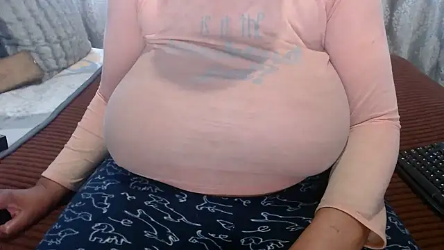 Snapshot of BUBBLYBUNNYxx chatting on May 7, 5:13 am BUBBLYBUNNYxx online show from May 7, 5:13 am