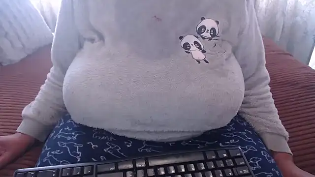 Snapshot of BUBBLYBUNNYxx chatting on May 22, 9:59 am BUBBLYBUNNYxx online show from May 22, 9:59 am