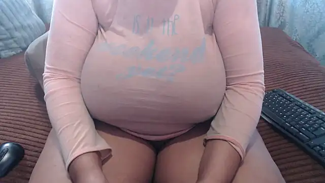 Snapshot of BUBBLYBUNNYxx chatting on May 29, 5:27 am BUBBLYBUNNYxx online show from May 29, 5:27 am