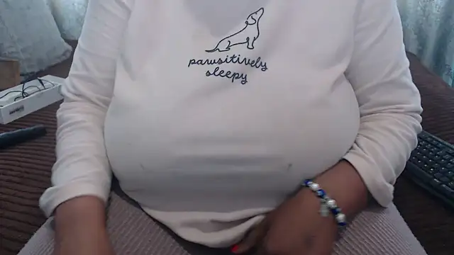 Snapshot of BUBBLYBUNNYxx chatting on June 22, 6:43 am BUBBLYBUNNYxx online show from June 22, 6:43 am