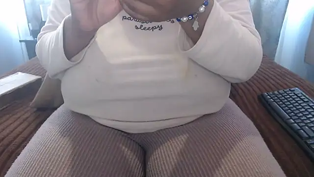 Snapshot of BUBBLYBUNNYxx chatting on June 23, 5:27 am BUBBLYBUNNYxx online show from June 23, 5:27 am