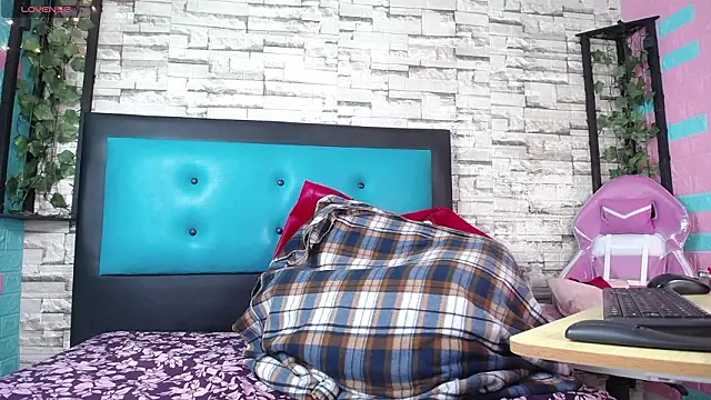 Pink 19 online show from March 10, 12:43 pm