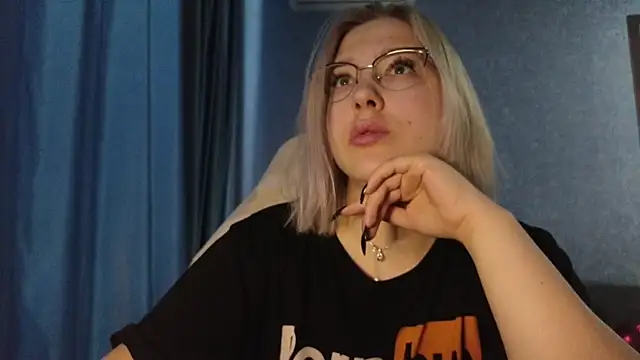 HotBrandyX online show from November 8, 4:45 am