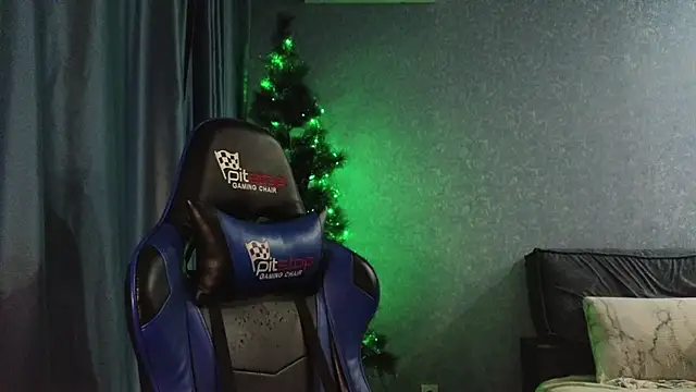 HotBrandyX online show from December 5, 2:25 pm