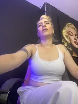 viktoria davis  online show from October 29, 11:50 pm