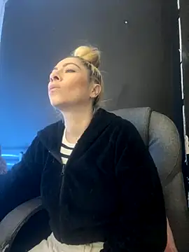 viktoria davis  online show from November 27, 11:07 pm