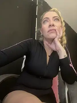 viktoria davis  online show from February 13, 11:34 pm