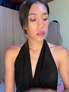 Snapshot of zoe_storm chatting on May 8, 11:21 pm zoe storm online show from May 8, 11:21 pm
