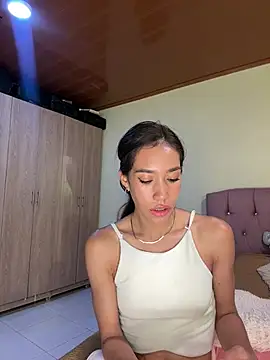 Snapshot of zoe_storm chatting on June 1, 11:06 pm zoe storm online show from June 1, 11:06 pm