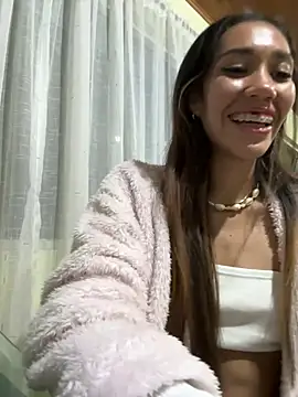 Snapshot of zoe_storm chatting on June 4, 12:49 am zoe storm online show from June 4, 12:49 am