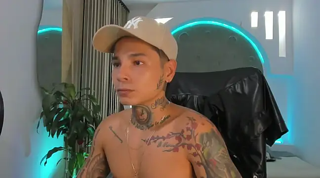 Snapshot of tattokoi chatting on February 23, 2:18 am tattokoi online show from February 23, 2:18 am