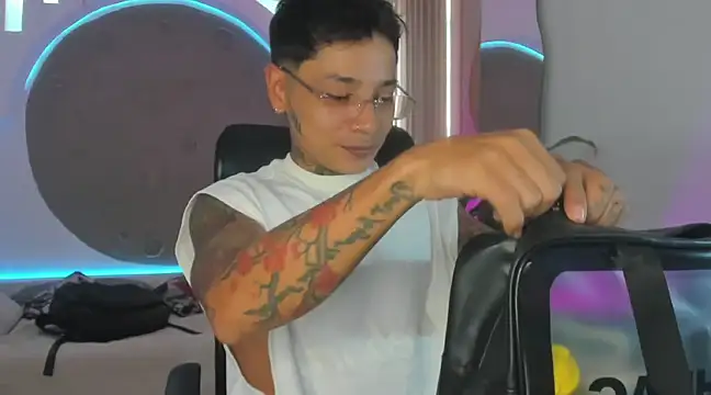 Snapshot of tattokoi chatting on March 12, 7:17 pm tattokoi online show from March 12, 7:17 pm