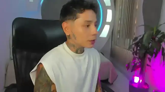 Snapshot of tattokoi chatting on March 13, 8:54 pm tattokoi online show from March 13, 8:54 pm