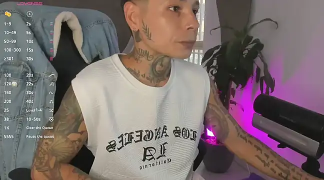 Snapshot of tattokoi chatting on March 14, 7:55 pm tattokoi online show from March 14, 7:55 pm