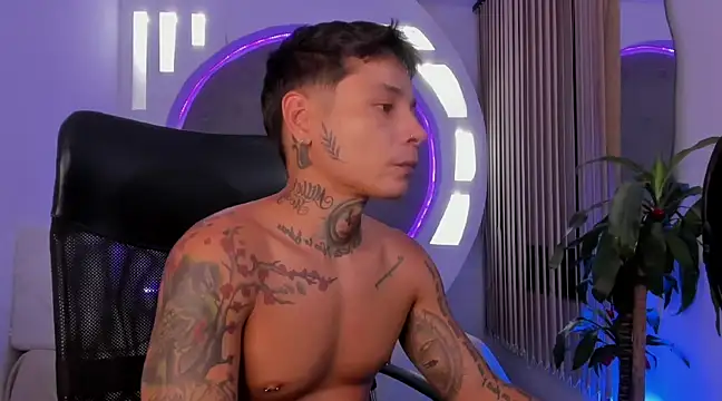 Snapshot of tattokoi chatting on March 19, 1:32 am tattokoi online show from March 19, 1:32 am