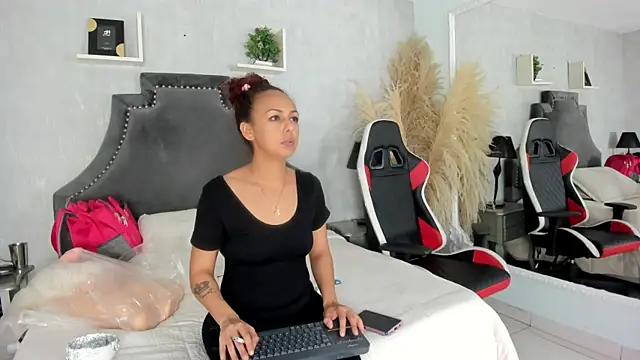 Snapshot of DalayMoore chatting on July 13, 8:11 pm DalayMoore online show from July 13, 8:11 pm