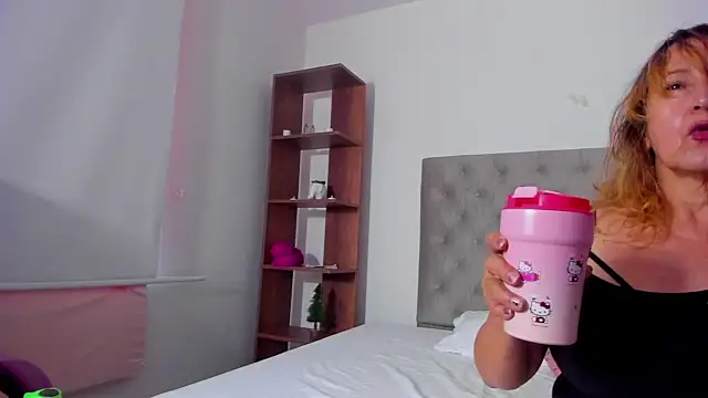 Snapshot of Dayana__Ospina chatting on February 20, 7:41 pm Dayana Ospina online show from February 20, 7:41 pm
