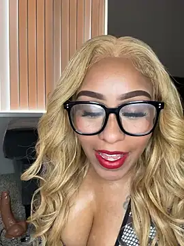 hazelbaby8880 online show from February 12, 10:04 pm