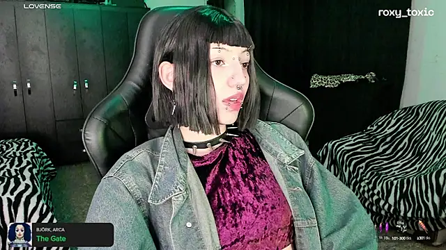 roxy toxic online show from October 9, 1:25 am
