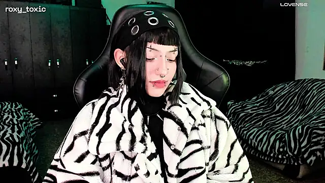 roxy toxic online show from November 13, 12:42 am