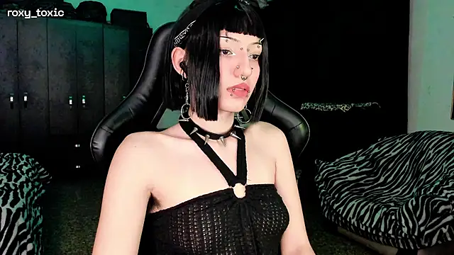 roxy toxic online show from November 18, 12:38 am