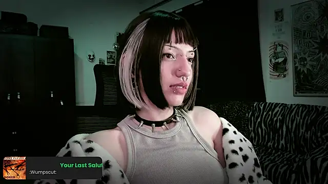 Snapshot of roxy_toxic chatting on May 15, 11:45 pm roxy toxic online show from May 15, 11:45 pm