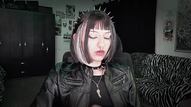 Snapshot of roxy_toxic chatting on June 11, 2:53 am roxy toxic online show from June 11, 2:53 am