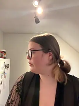 Snapshot of EveBaker04 chatting on November 4, 4:17 pm EveBaker04 online show from November 4, 4:17 pm