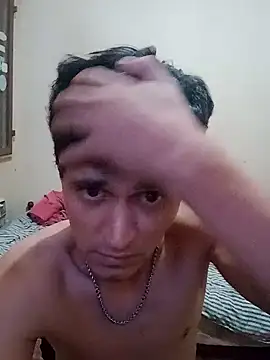 Snapshot of EstebanAkyLu chatting on February 4, 4:15 am EstebanAkyLu online show from February 4, 4:15 am