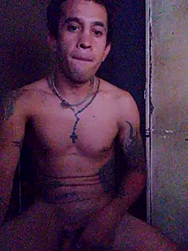 Snapshot of EstebanAkyLu chatting on February 22, 10:18 am EstebanAkyLu online show from February 22, 10:18 am