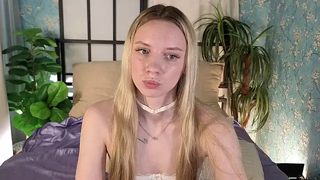 Snapshot of katt__y chatting on June 16, 5:10 am katt y online show from June 16, 5:10 am