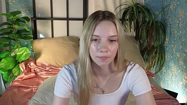 Snapshot of katt__y chatting on July 1, 5:09 am katt y online show from July 1, 5:09 am