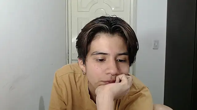 Snapshot of Dha_lia0 chatting on January 26, 1:20 am Dha lia0 online show from January 26, 1:20 am