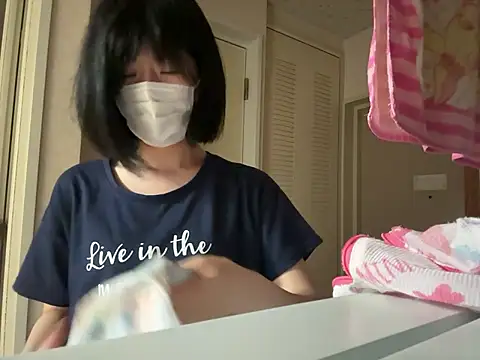 Snapshot of riri_riri_jp chatting on July 7, 10:19 am riri riri jp online show from July 7, 10:19 am