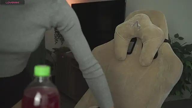 DakotaaJohnnson online show from October 20, 11:54 am
