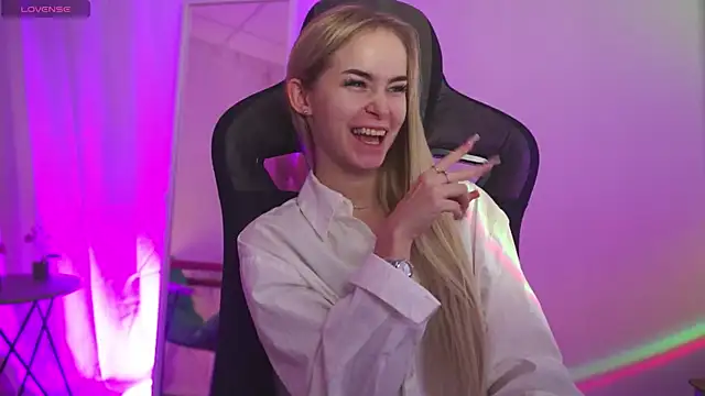 Snapshot of DakotaaJohnnson chatting on October 28, 12:19 pm DakotaaJohnnson online show from October 28, 12:19 pm