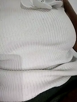 Snapshot of tasty_Chocobaar chatting on November 23, 2:39 pm tasty Chocobaar online show from November 23, 2:39 pm