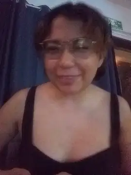 Snapshot of criscrispdv chatting on May 17, 2:20 am criscrispdv online show from May 17, 2:20 am