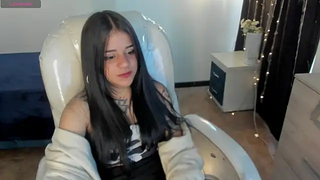 Nicole Foxx  online show from February 28, 8:28 pm