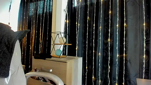 Nicole Foxx  online show from March 12, 9:24 pm