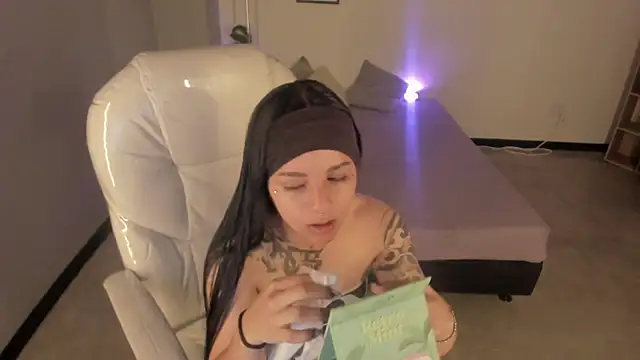 Nicole Foxx  online show from September 30, 8:47 pm