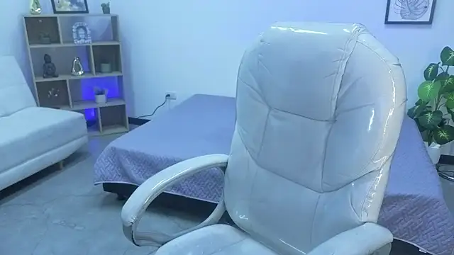 Nicole Foxx  online show from October 14, 7:36 pm