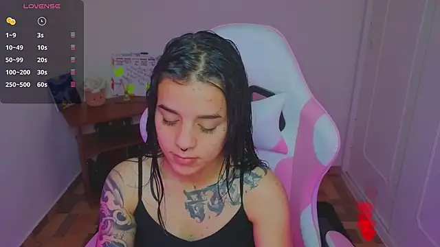 Snapshot of Nicole_Foxx_ chatting on June 9, 10:21 pm Nicole Foxx online show from June 9, 10:21 pm
