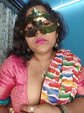 Snapshot of hevensex143 chatting on May 19, 7:53 pm hevensex143 online show from May 19, 7:53 pm